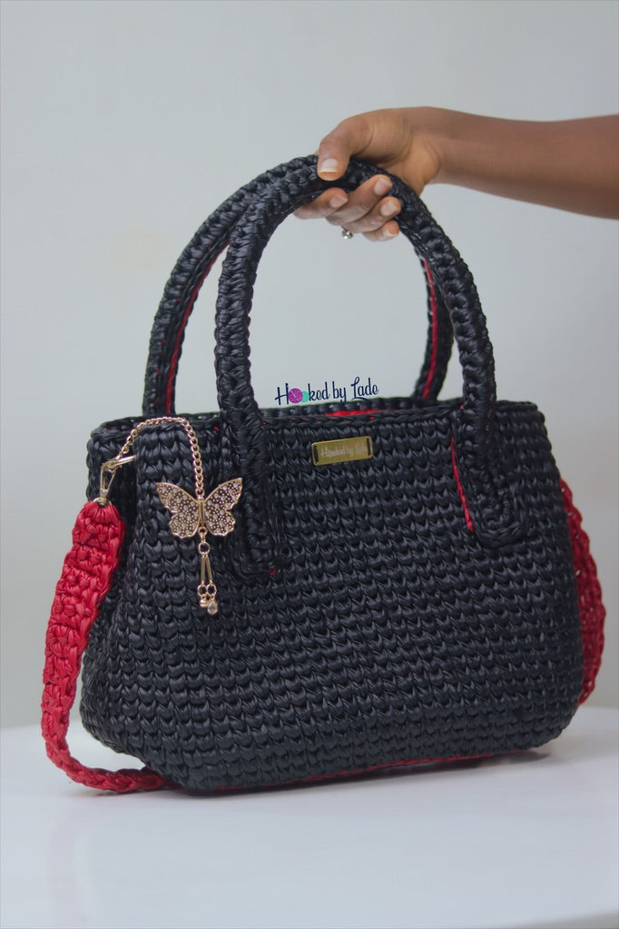 ‘Posi’ tote Crochet Bag in Black and Red highlight (medium)