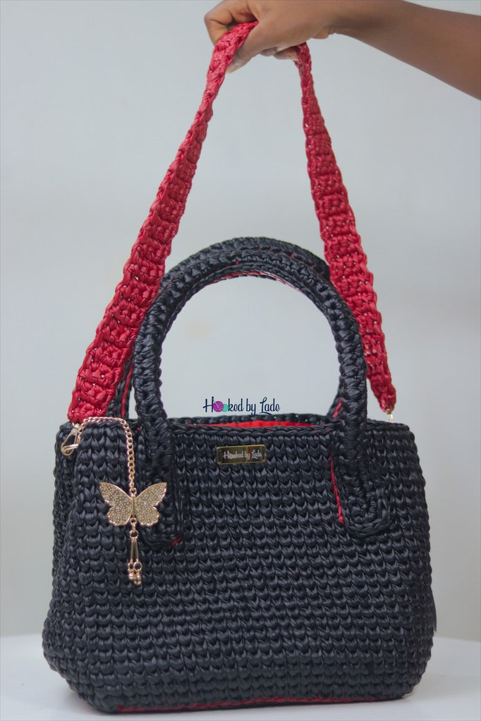 ‘Posi’ tote Crochet Bag in Black and Red highlight (medium)