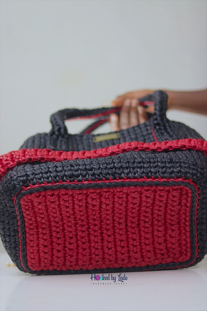 ‘Posi’ tote Crochet Bag in Black and Red highlight (medium)