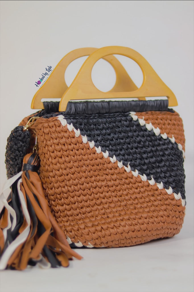 ‘The Boss’ crochet bag in black and brown