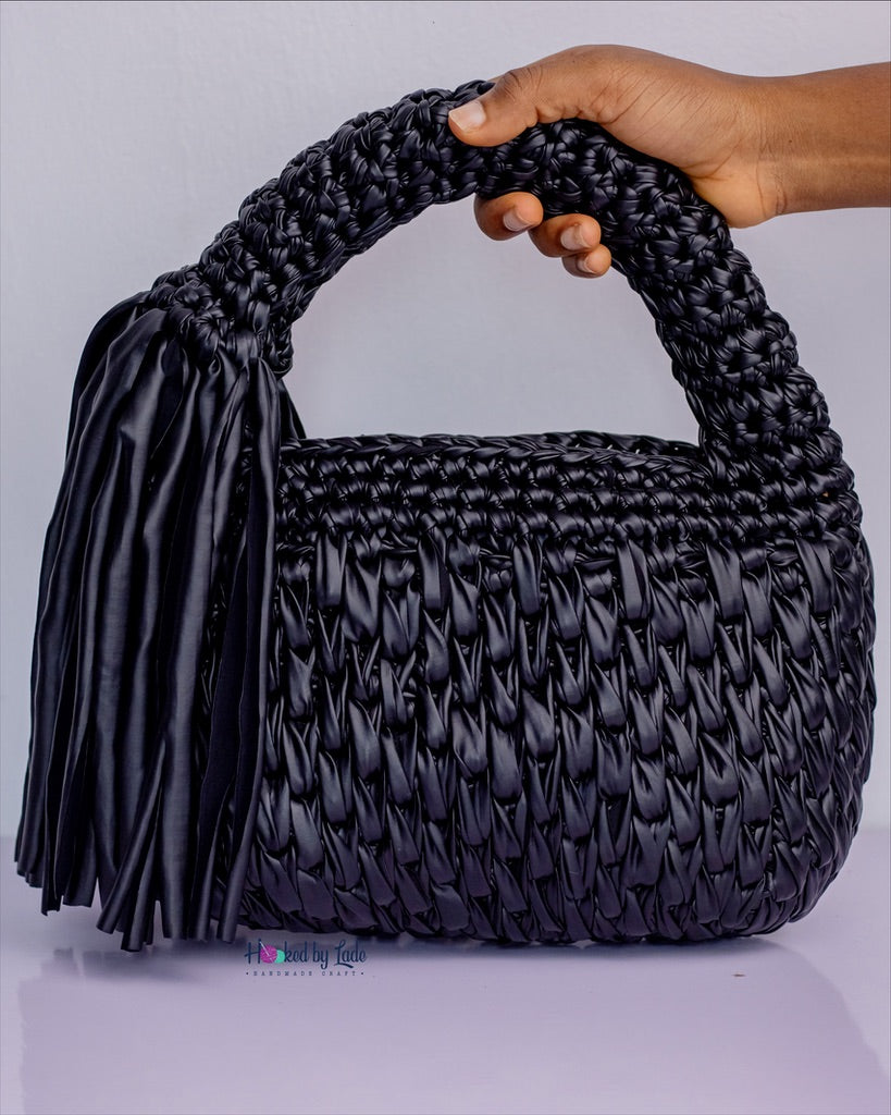 ‘Lade’ tote midi crochet bag in Black