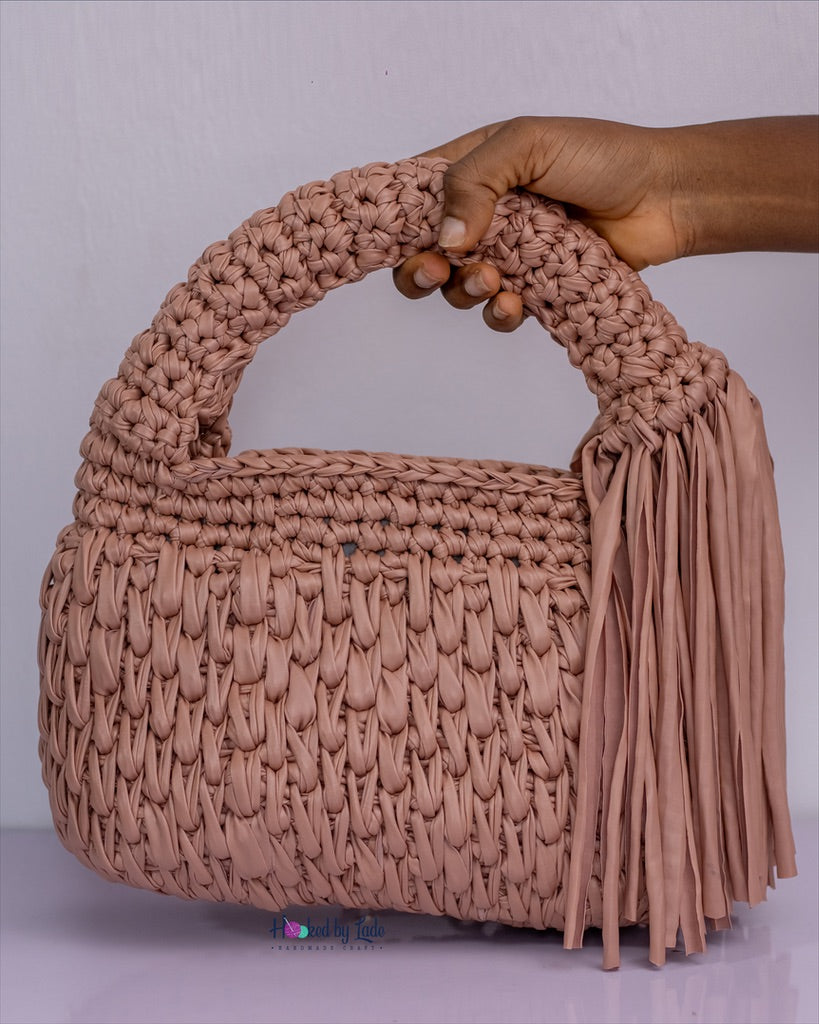 ‘Lade’ tote midi crochet bag in Peach leather