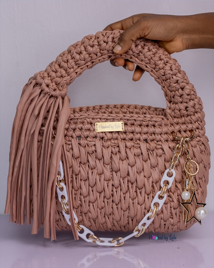 ‘Lade’ tote midi crochet bag in Peach leather