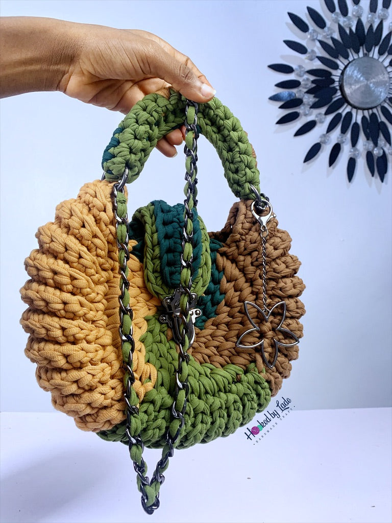 "Fola" Unspiked bag in Camouflage swirl