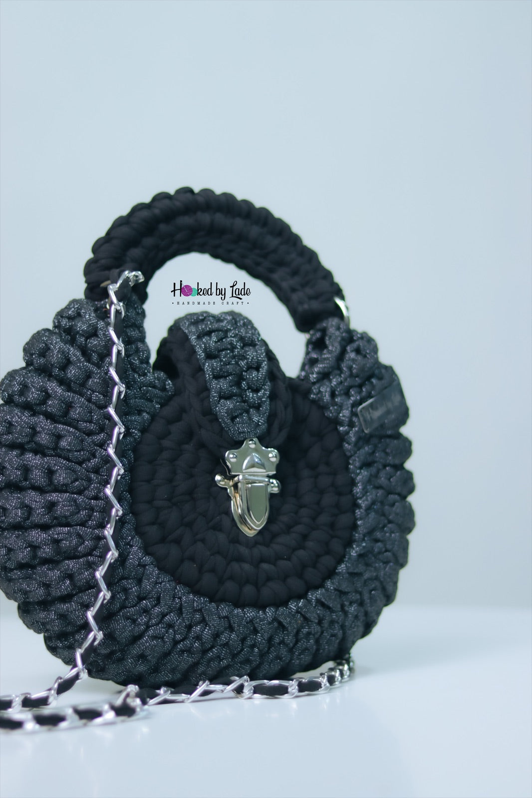 Round Crochet Bag | Stunning Crochet Bag | Hooked by Lade
